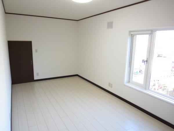 Non-living room. It is the north side of the room. Also have a large storage