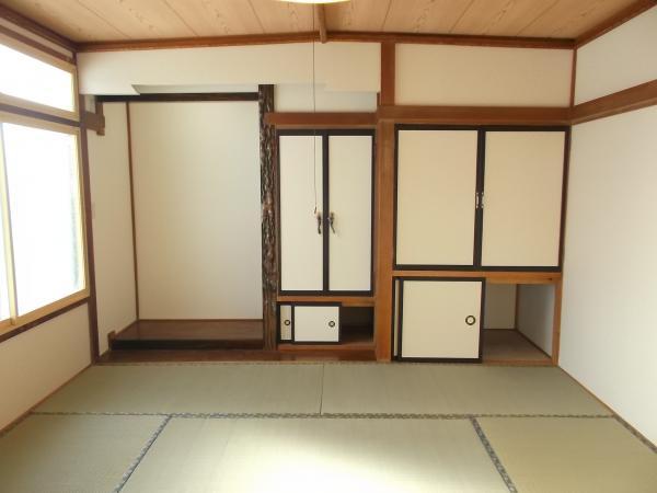 Non-living room. Japanese-style room is calm facing the south