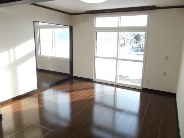 Non-living room. Western-style rooms which can also be in the living room in the two-family