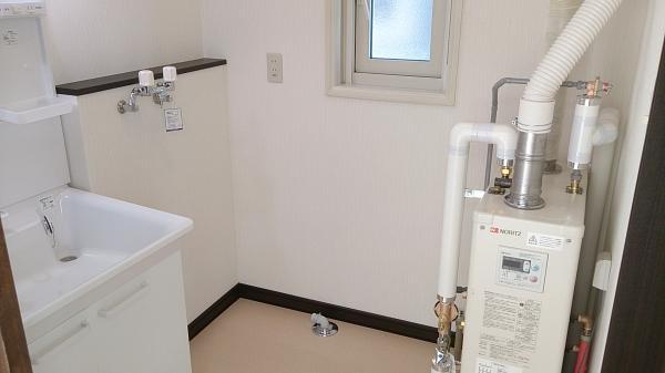 Wash basin, toilet. With reheating in a boiler new