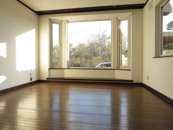 Living. The living room is good per yang