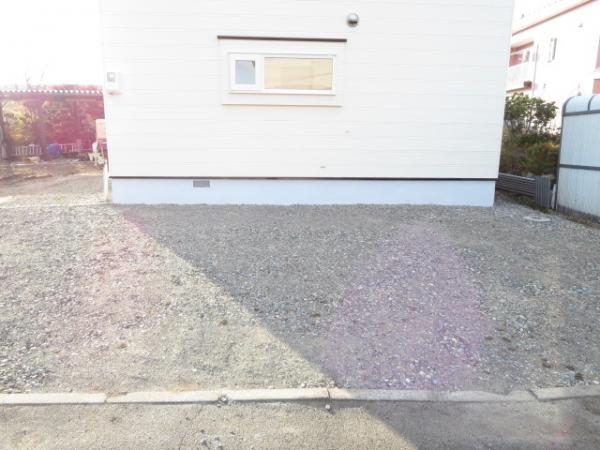 Parking lot. Parking space is two. 