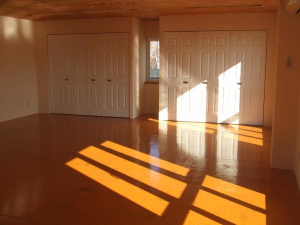 Non-living room. Third floor bedroom storage also plenty, Sunlight also plenty, View is also good! 