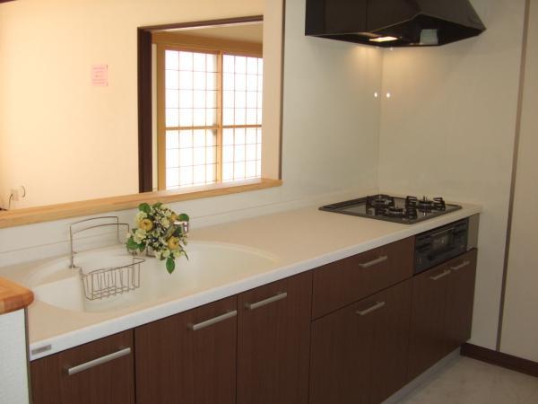 Bathroom. Yamaha's new kitchen. It is a city gas