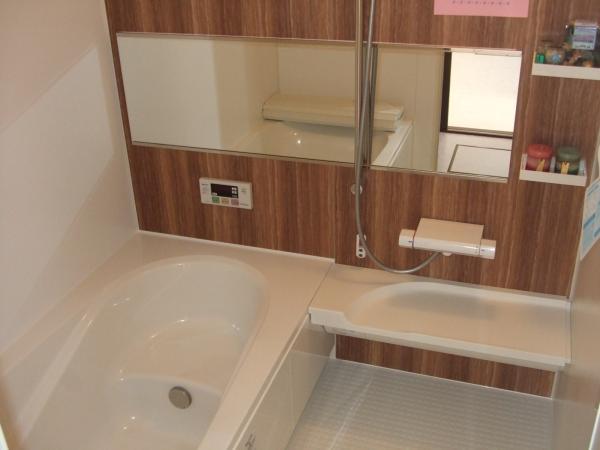 Living. With reheating unit bus. 