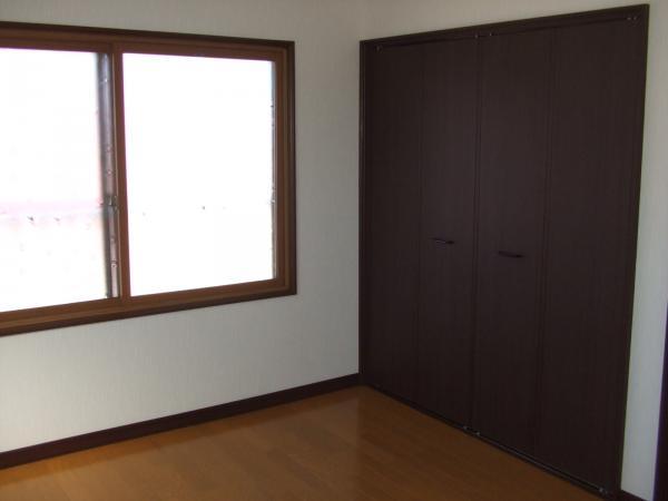 Non-living room. Northwest 2F Western-style. There are storage