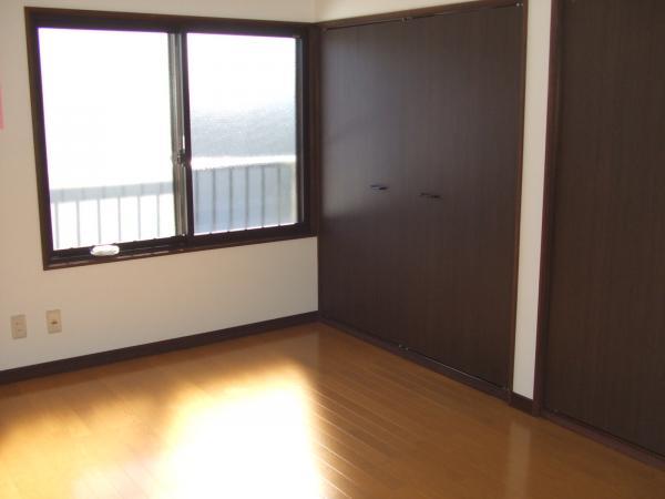 Non-living room. Housed plenty of 2F south-facing Western-style