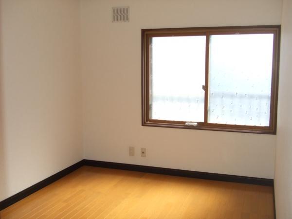 Non-living room. Western-style of the south-facing 2F