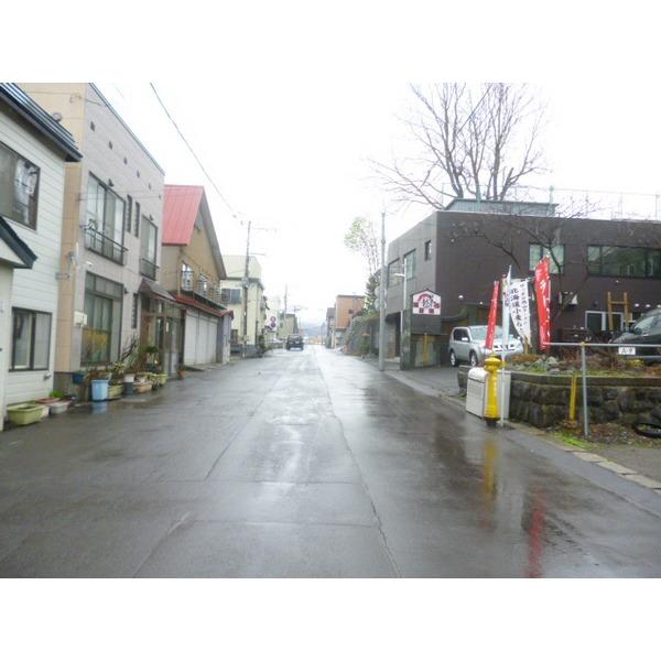 Local photos, including front road. Frontal road Width: about 9M