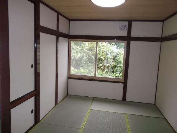Non-living room. First floor Japanese-style room 6 tatami (straw matting sort) It is pleasant to lie down on the tatami
