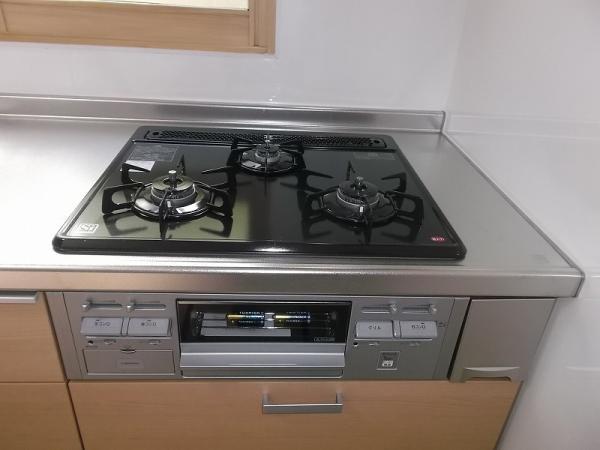 Kitchen. It will be shorter working hours of cooking in a three-necked gas stove