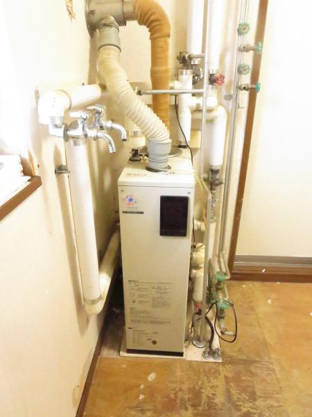 Wash basin, toilet. It will be new in the boiler replacement