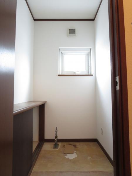 Toilet. Toilet body mounting in!