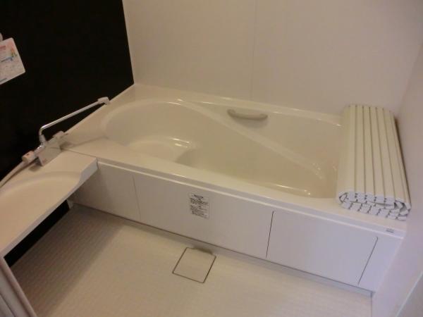 Bathroom. Please heal the fatigue of the day with a new unit bus