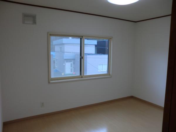 Non-living room. 2 Kaiyoshitsu 6 Pledge It is bright in the south window