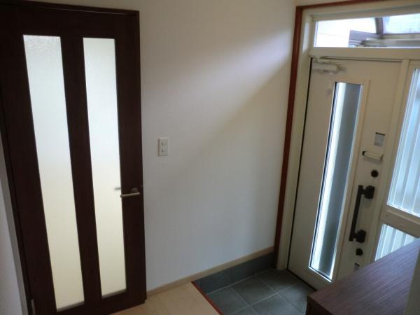 Entrance. Entrance hall Living the entrance of the door has been replaced