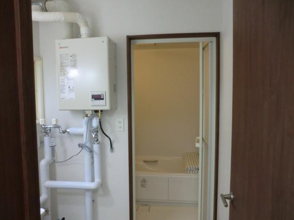 Wash basin, toilet. Wash undressing room Kerosene type hot water boiler has a new article