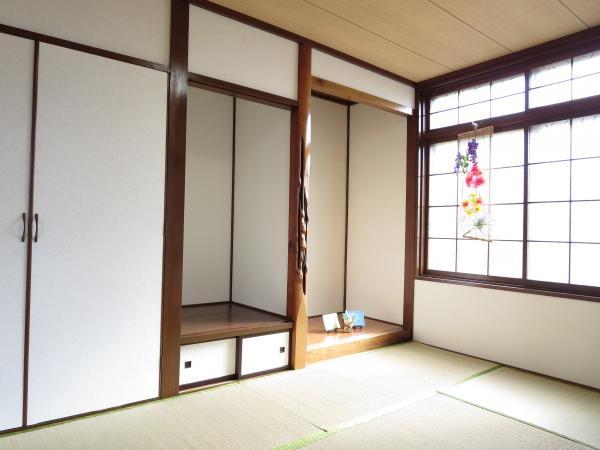 Non-living room. First floor Japanese-style room 6 tatami (straw matting sort)