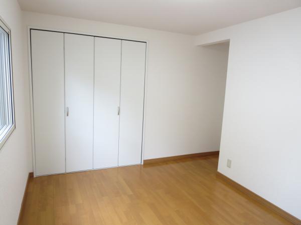 Non-living room. 2 Kaiyoshitsu 6 Pledge Convenient open storage is