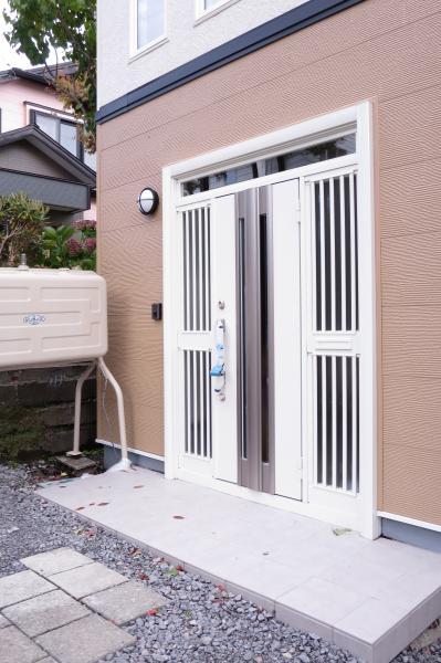 Wash basin, toilet. New insulation entrance door