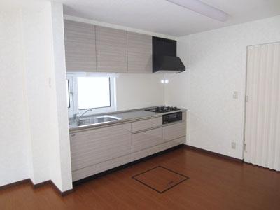 Kitchen. Left residential part: New system Kitchen. Kitchen space is wide (with under-floor storage)