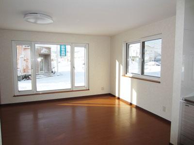 Living. Left residential part: windows There are two places is bright