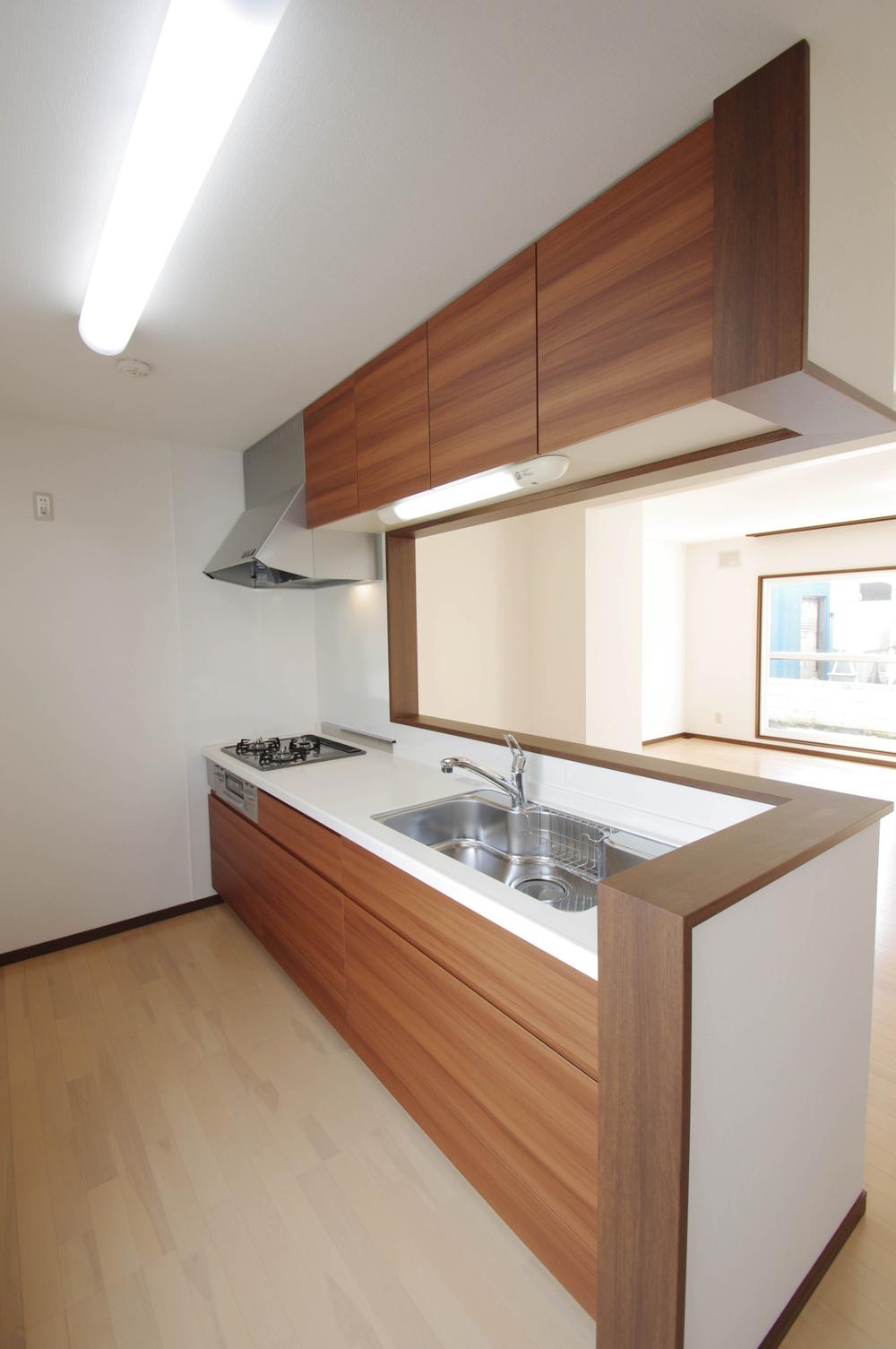 Kitchen. City gas system kitchen new!