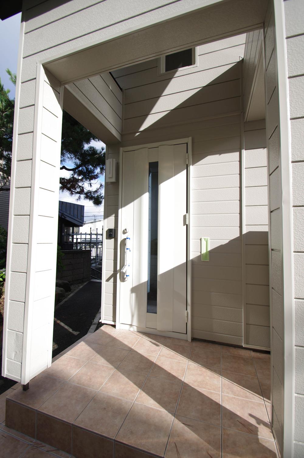 Entrance. Entrance door new!