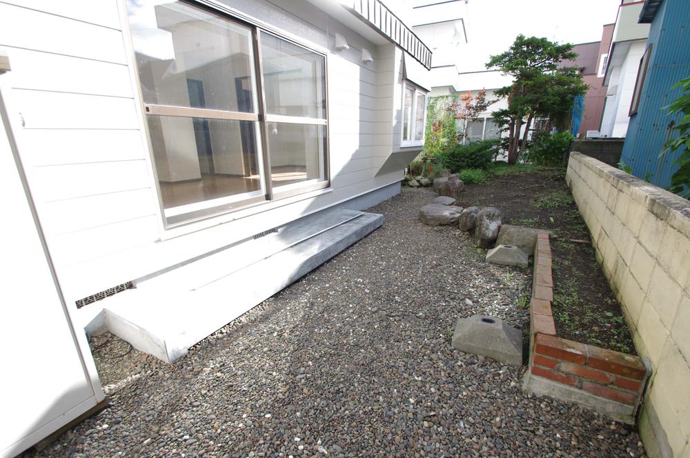 Garden. The garden is south-facing! Sunny!