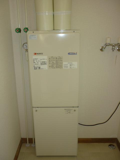 Wash basin, toilet. Hot water supply in the eco Jaws ・ Heating city gas