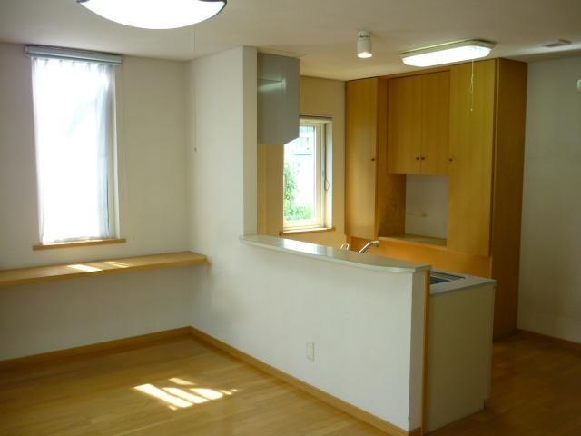 Kitchen. Good dining kitchen daily from southwest! 