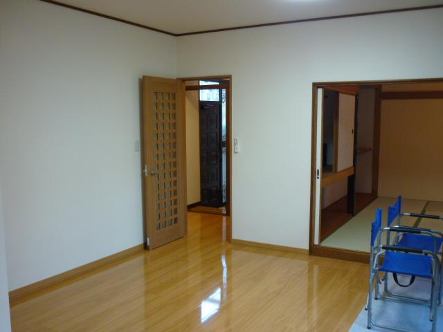 Living. Living door replaced.