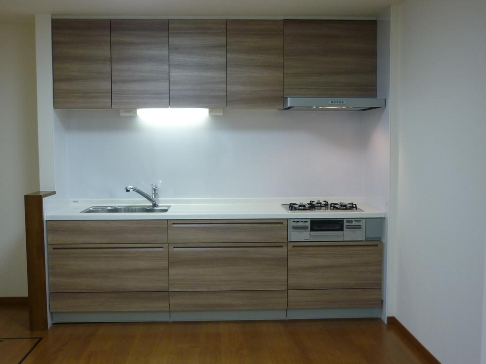 Kitchen. Glass top gas stove with the kitchen! 