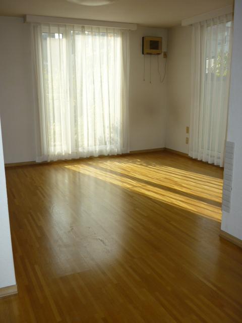 Living. A living-dining are spacious 18 Pledge! 