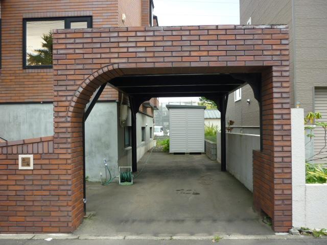 Parking lot. Parking two possible (with carport)