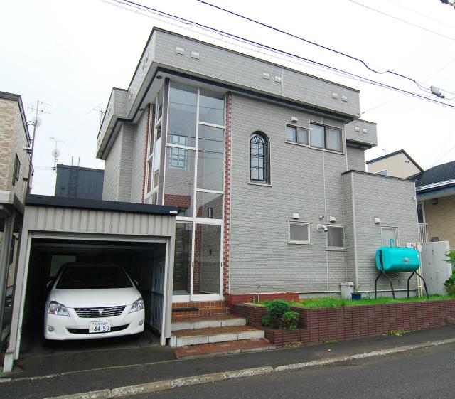 Local photos, including front road. September 1, 2013 shooting