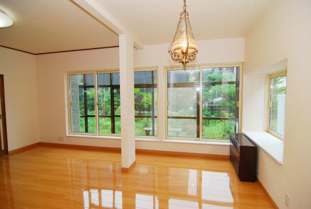 Living. Flooring Chokawa