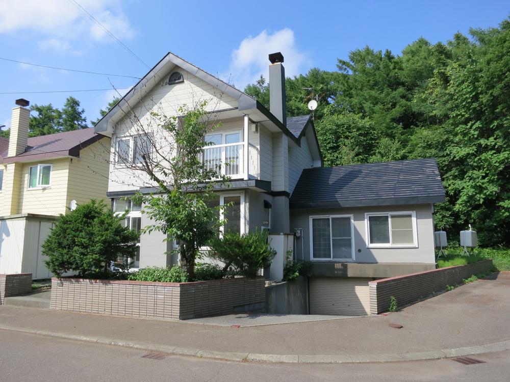 Local appearance photo. Local (10 May 2013) Shooting