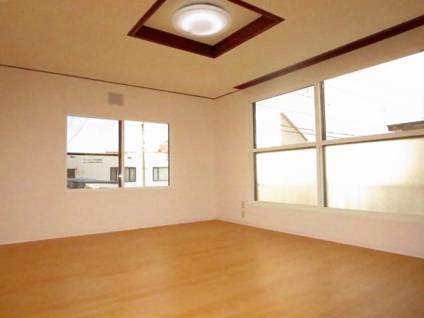 Non-living room. Living 10 Pledge