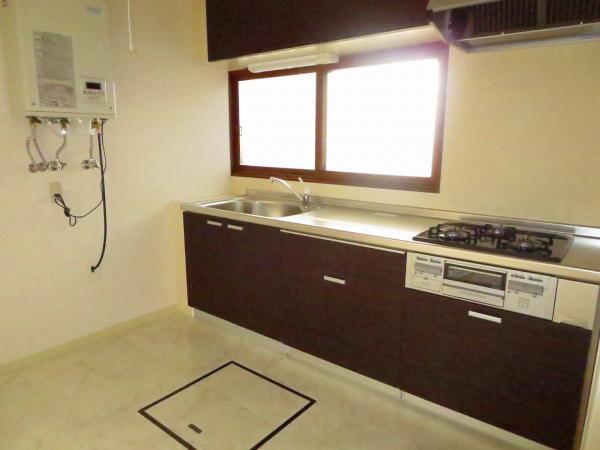 Kitchen. System kitchen was new goods exchange.