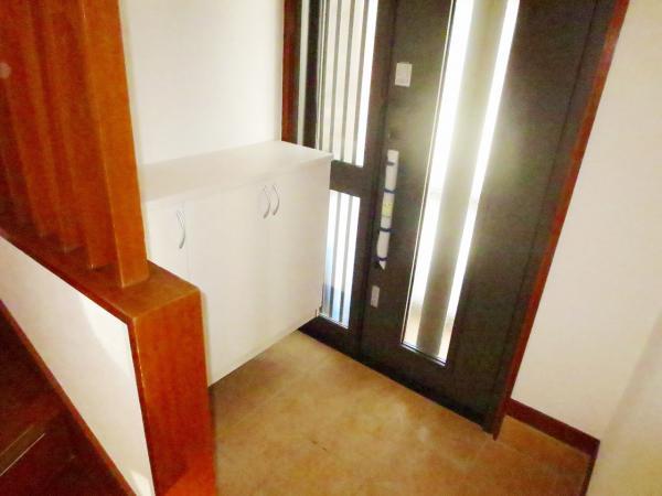 Entrance. It was re-covered the entrance tile