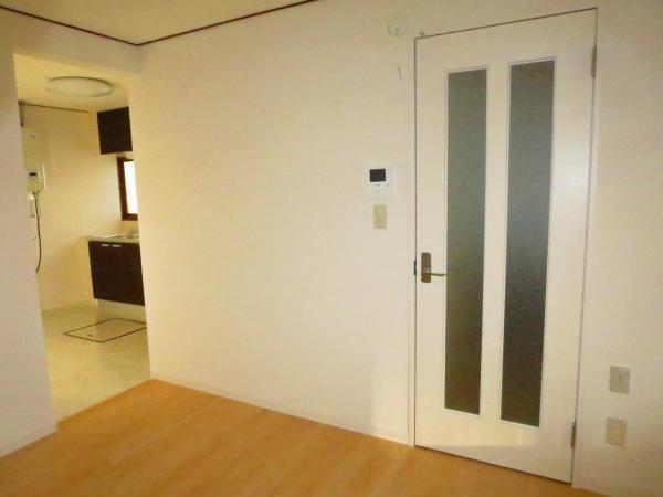 Living. It was door new replacement of the entrance of the living