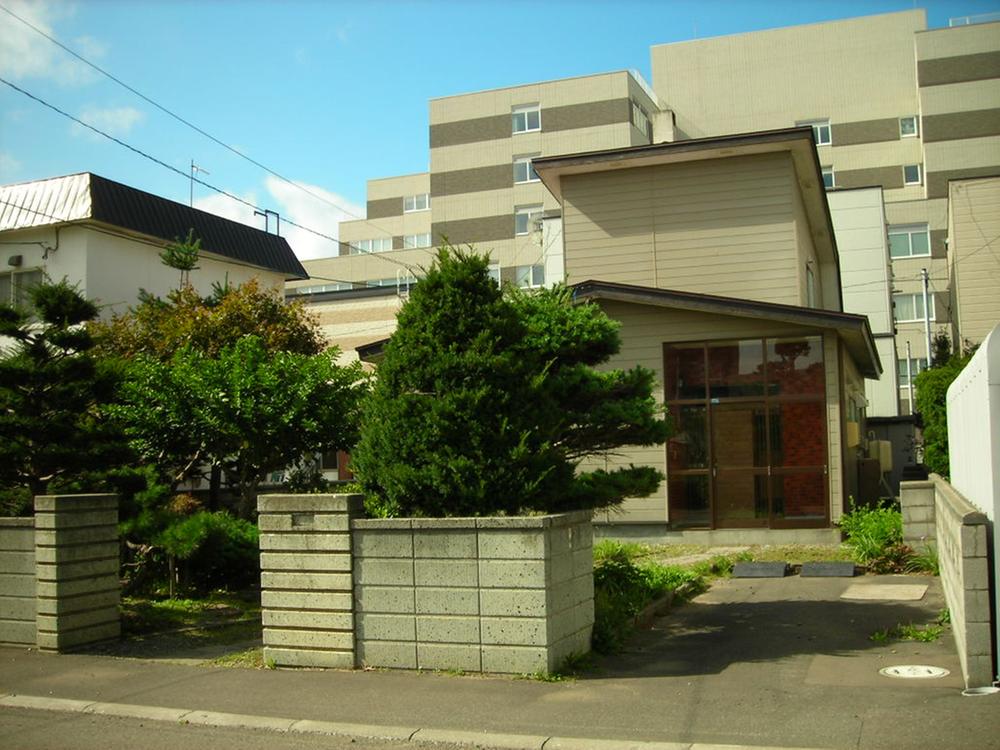 Local appearance photo. Local (09 May 2013) Shooting