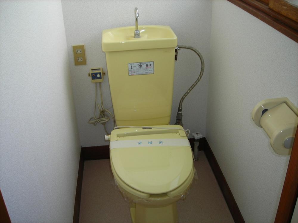 Toilet. Indoor (09 May 2013) Shooting