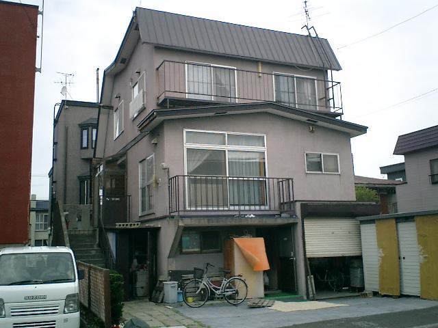 Local photos, including front road. Local (August 2012) shooting