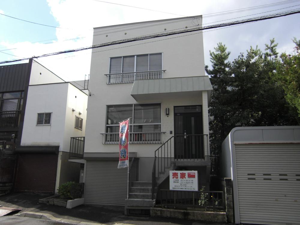 Local appearance photo. Local (10 May 2013) Shooting