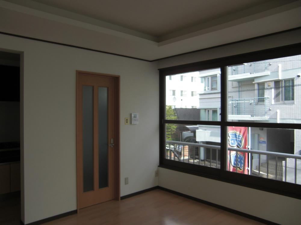 Living. Local (10 May 2013) Shooting