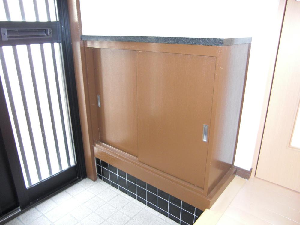 Entrance. Local (10 May 2013) Shooting