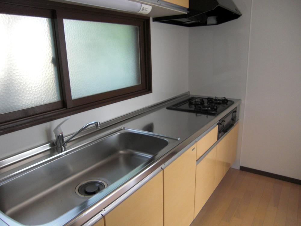 Kitchen. Local (10 May 2013) Shooting