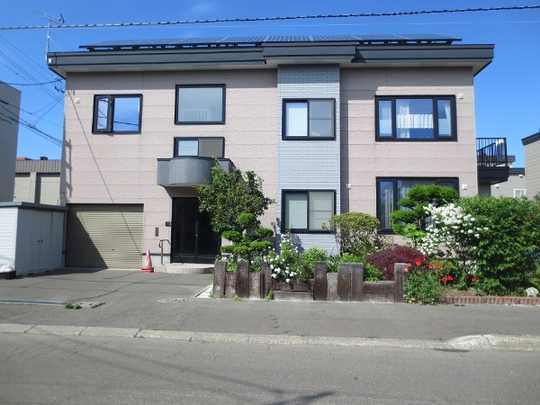 Local appearance photo. At the southwest corner lot, Day is good!